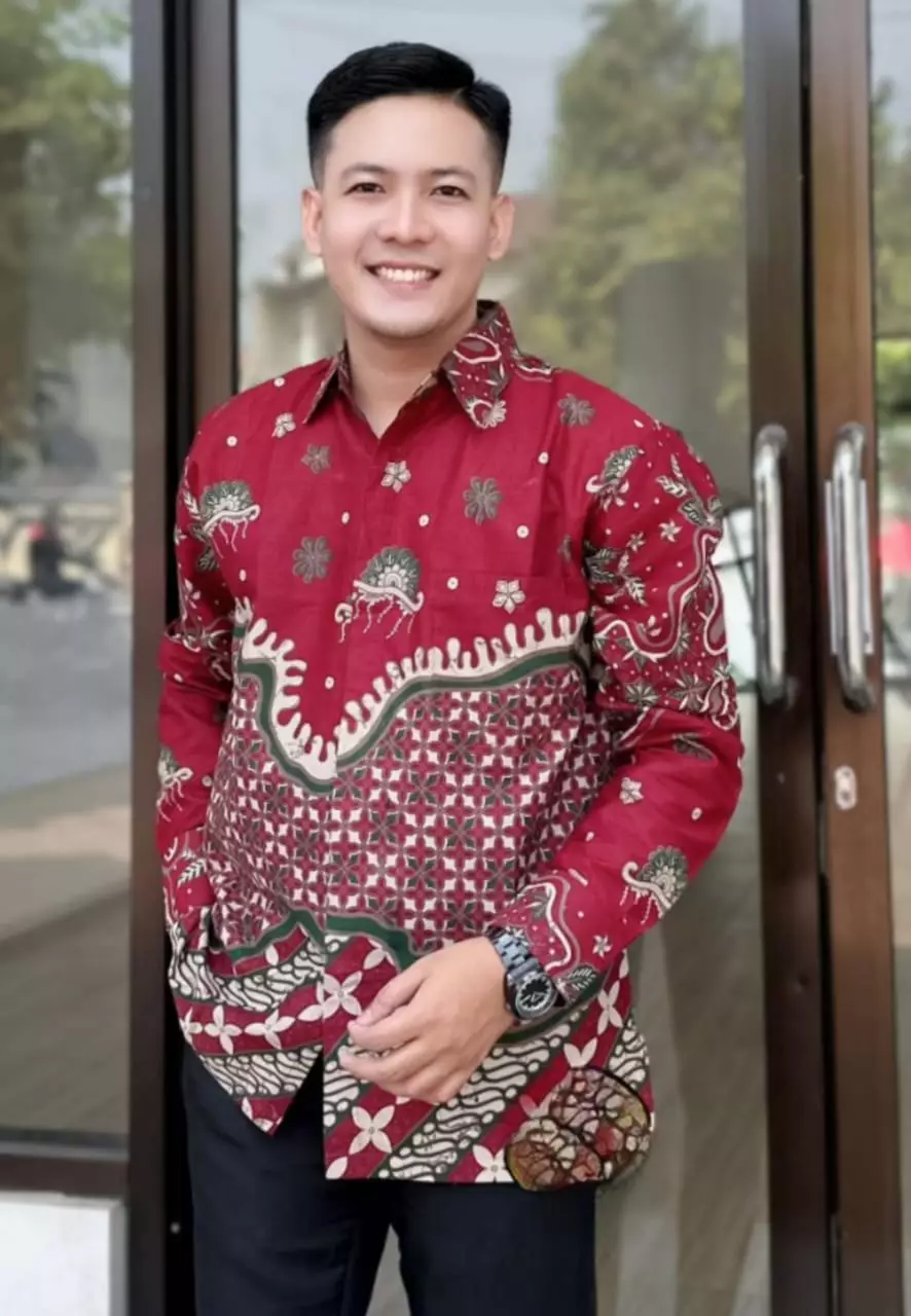 Almand Maron Kemeja Batik Pria Premium Slimfit Modern Lengan Panjang ALN