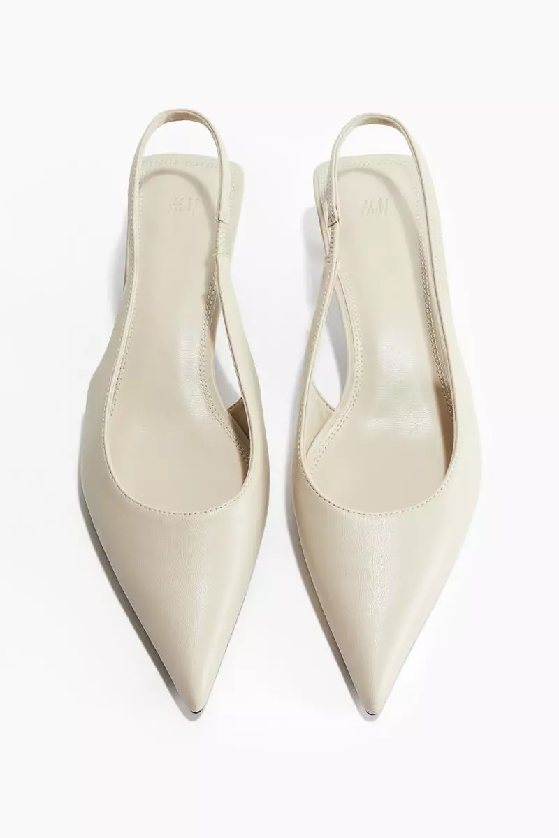 Kitten-heeled pointed slingbacks