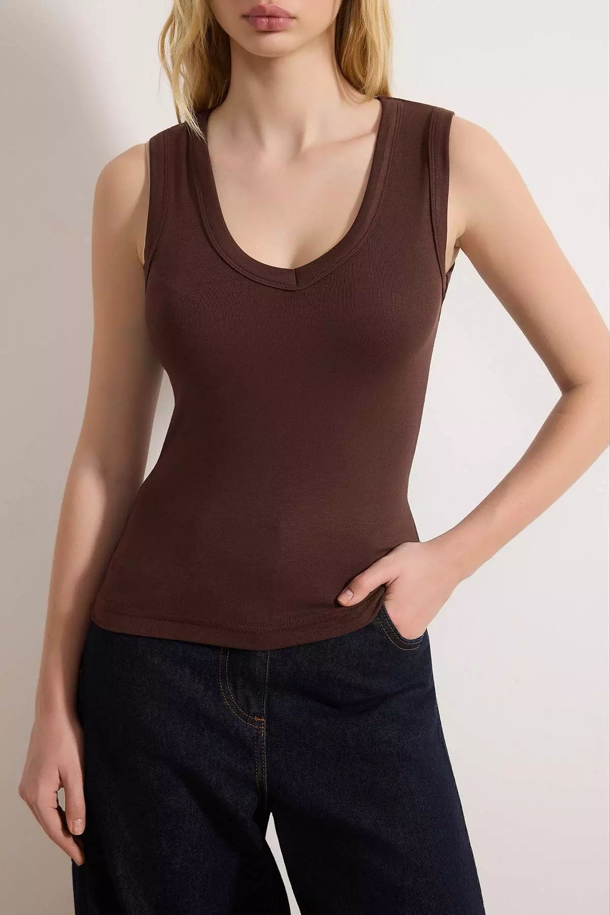 Dark Brown Fitted/Sleeveless Stretchy Knitted Undershirt Twoss25Al22
