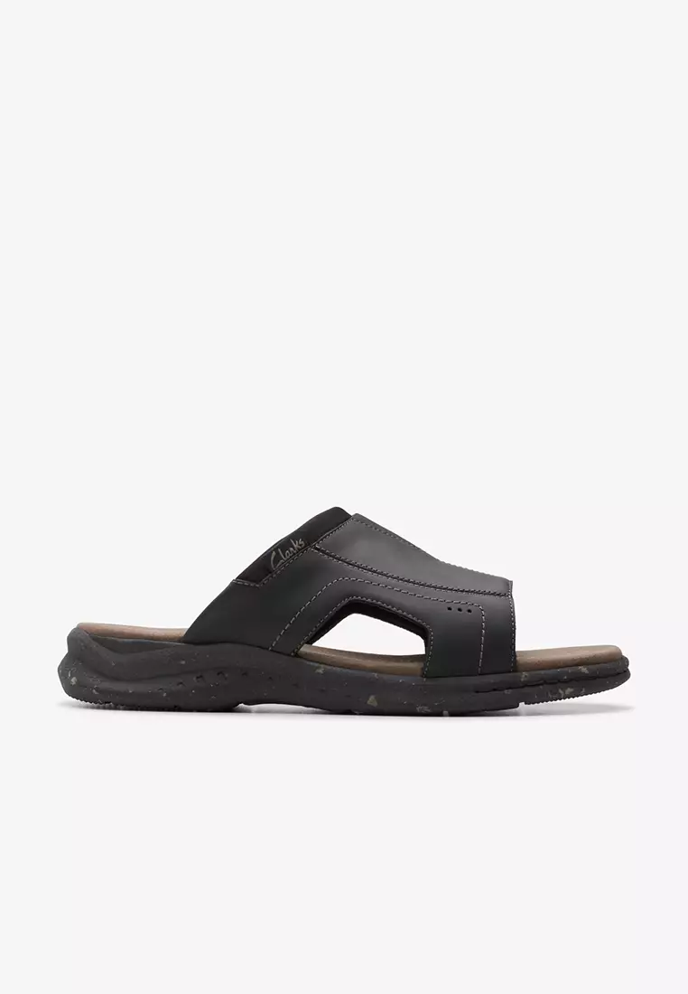 Discount on Clarks  shoes - SKU: Walkford Band Sandal Black