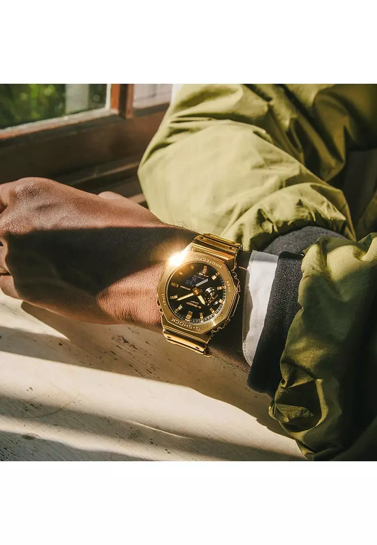 Fine Metallic Series GM-2100YMG-9A Men Analog-Digital Watch Gold Resin Strap