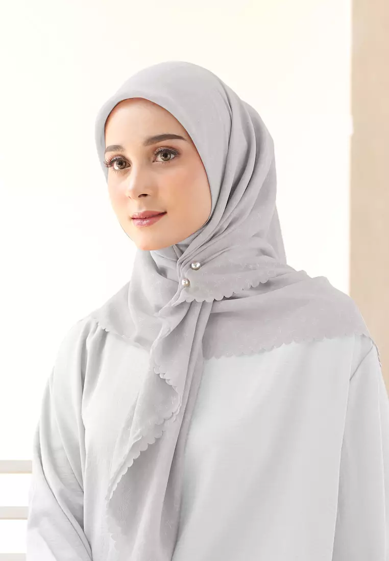 Rada Embossed Square | Hijab Polycotton Scarf Segiempat - Silver Ash