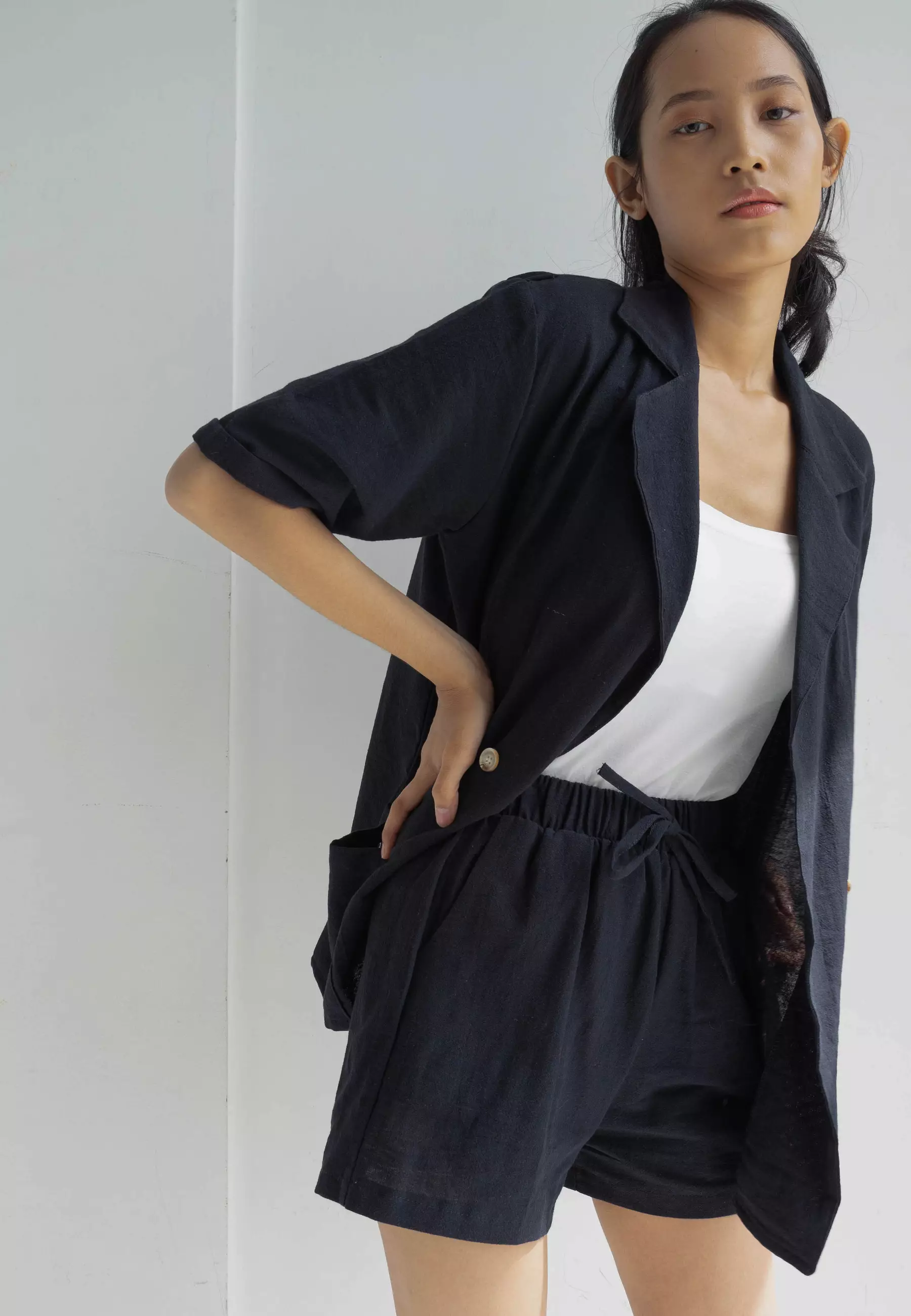 Houseofcuff Meadow Set in Black Setelan Blazer & Celana Pendek Linen