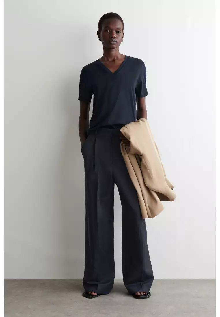 V-NECK COTTON T-SHIRT