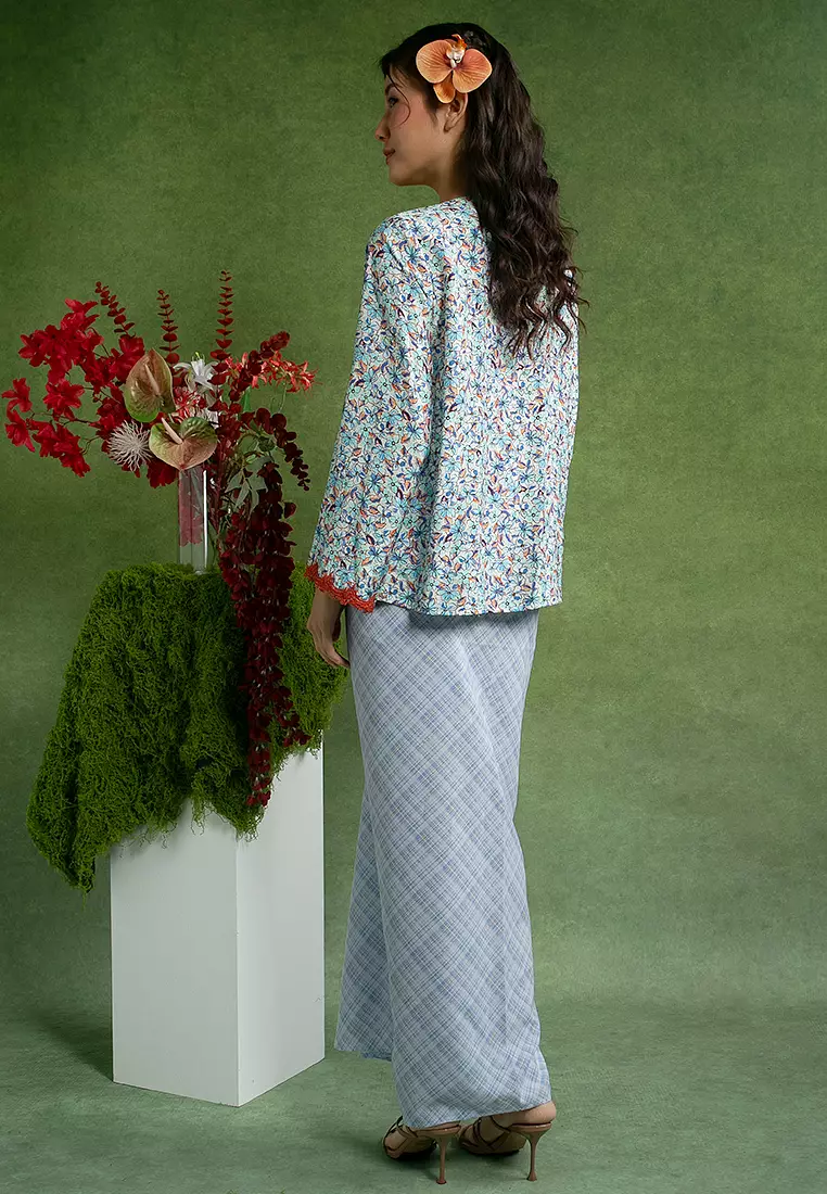 Eryna Kebaya with Pareo Skirt Set