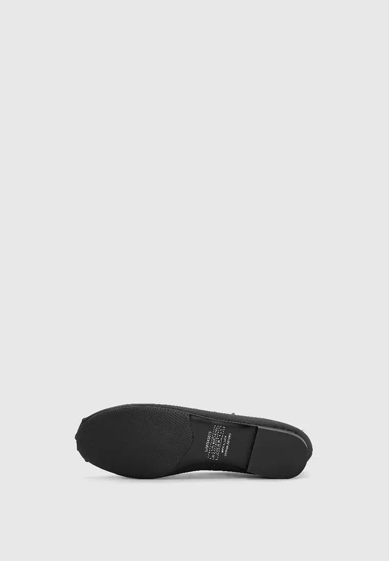 Studded Décor Round Toe Pumps