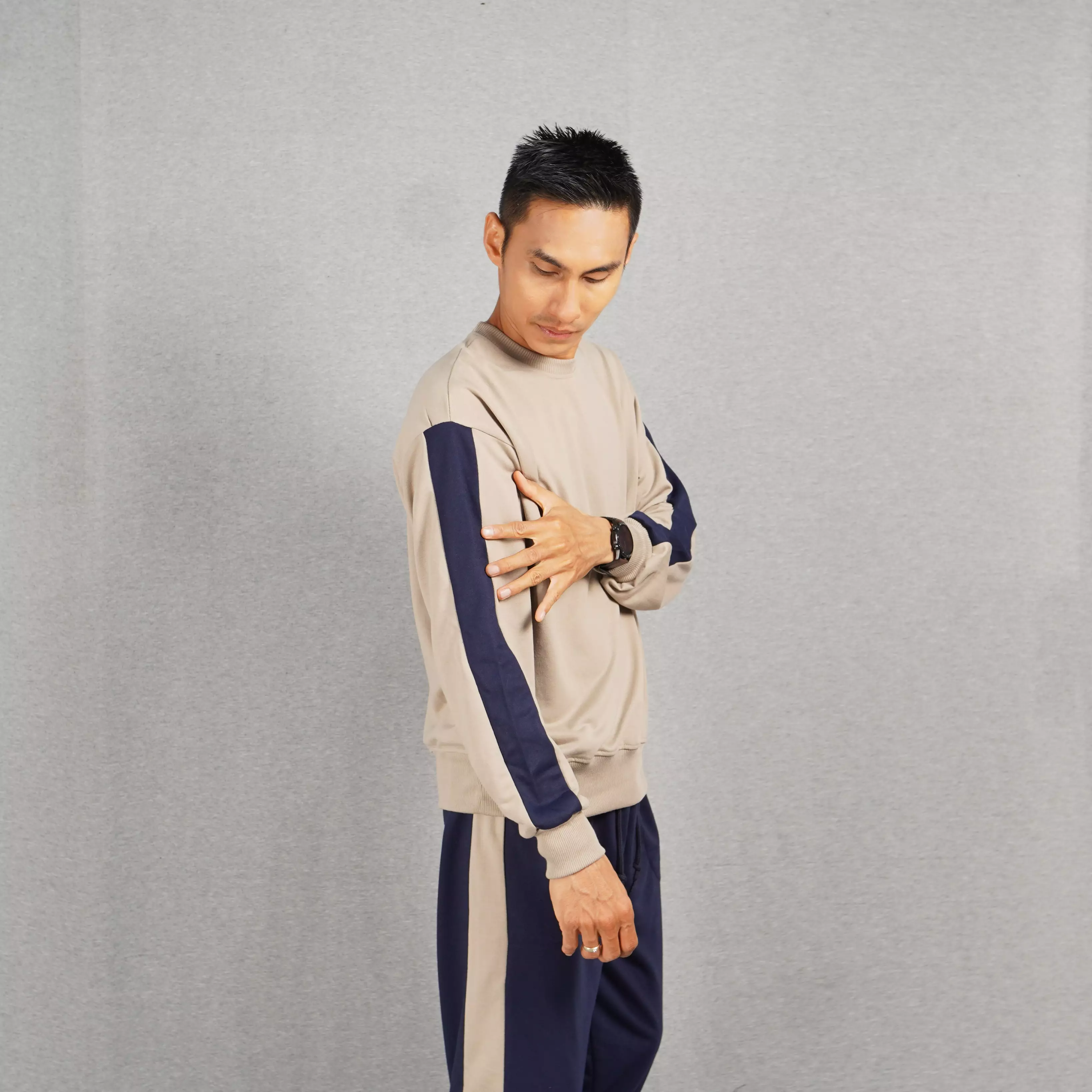 Sweater Lengan Panjang Pria Crewneck Pria Sweatshirt Pria Long Sleeve Sweater - KREM