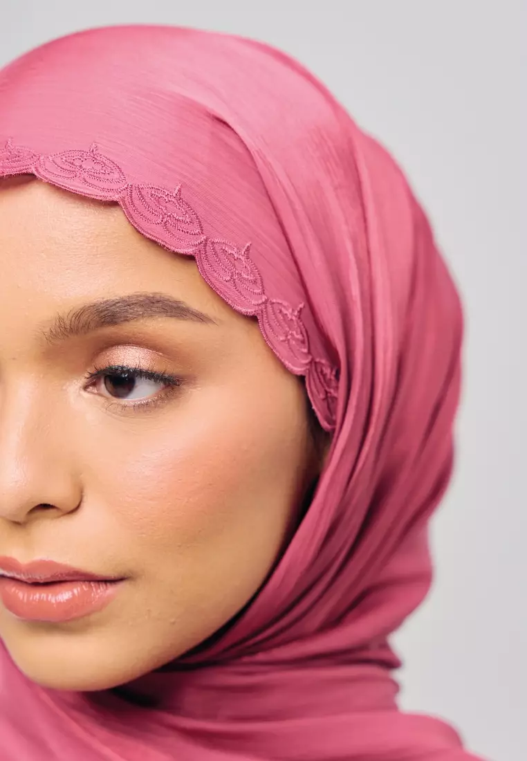 Sulam Wau Cendana Scarf in Manggis Maroon