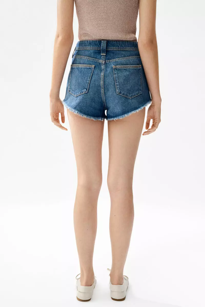 Frayed denim shorts