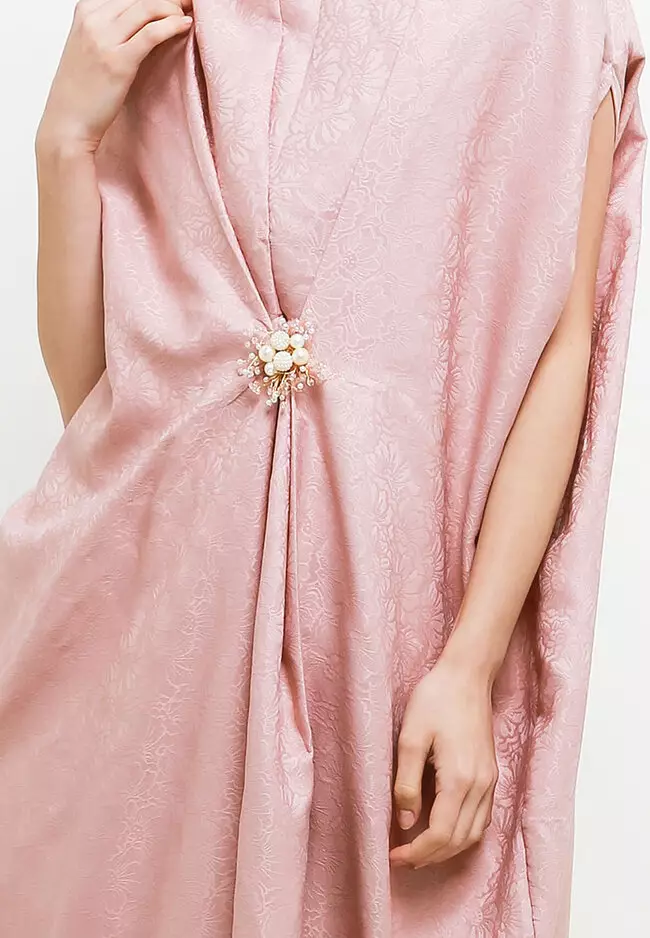 Pleated Jacquard Kaftan With Pearl & Xtral Brooch