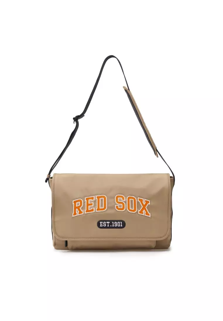 ★送料・関税込★MLB★Varsity nylon messenger bag★ MLB VARSITY NYLON MESSENGER BAG BOSTON RED SOX 2025 | Buy