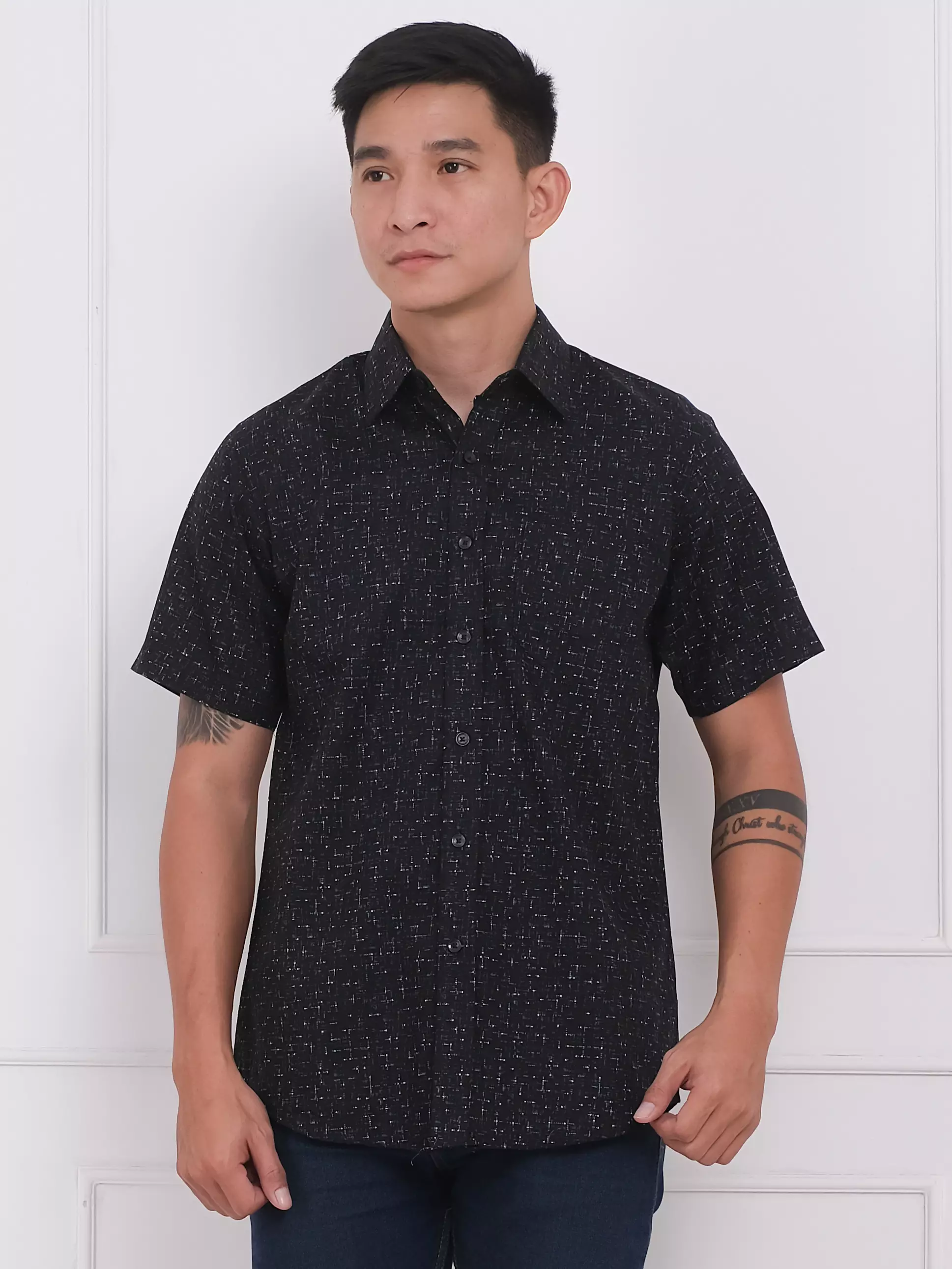 Andre Michel Kemeja Slim Fit Lengan Pendek Hitam Motif 16474