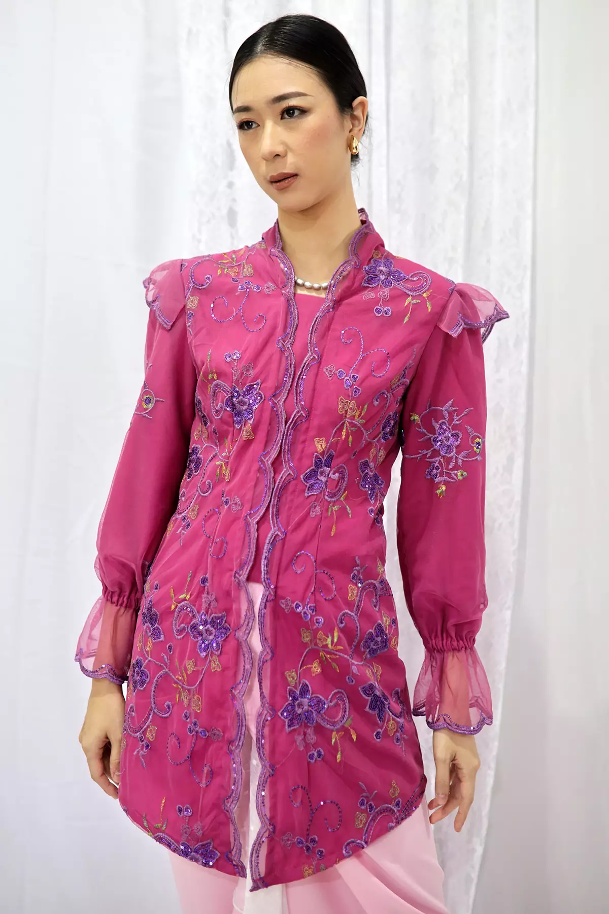 Arawinda Seruni Raya Brokat Nila Kebaya