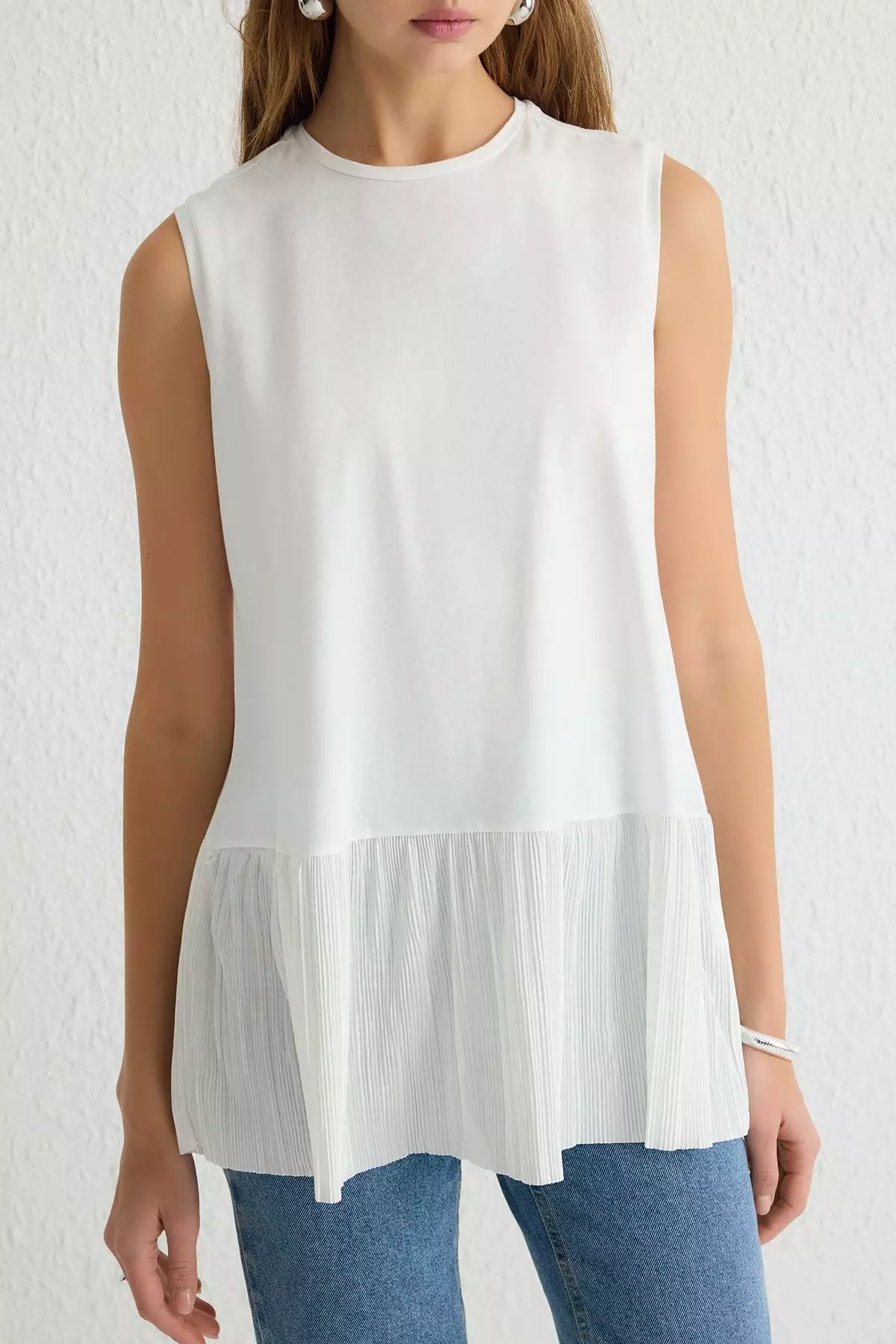 Pleat Detail Sleeveless Knitted Top