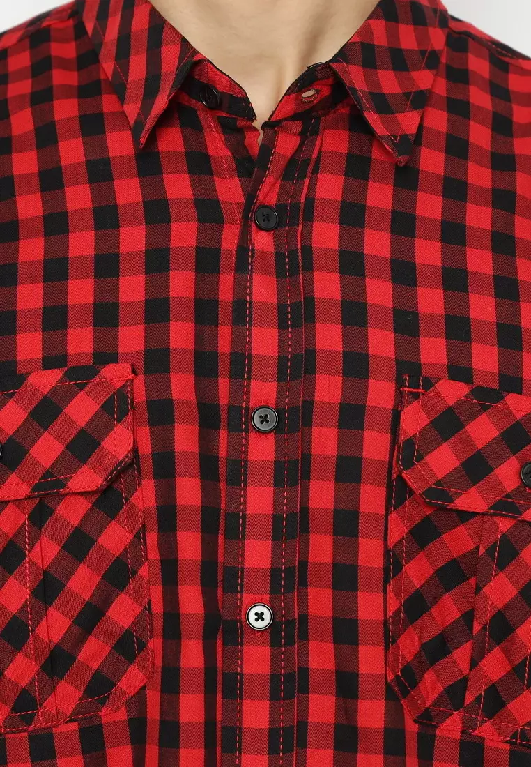 POLICE Kemeja Kotak Cotton Kantong Dua Merah Regular Fit Lengan Panjang Pria