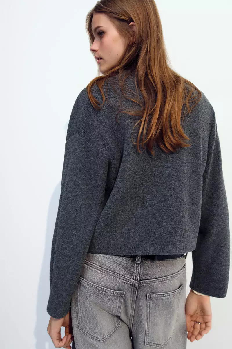 V-neck knot-button cardigan