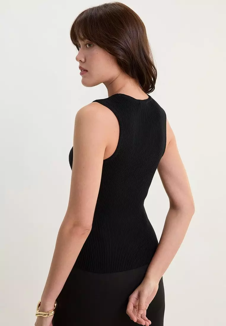 Scoop Neck Ribbed Tank Top - Black