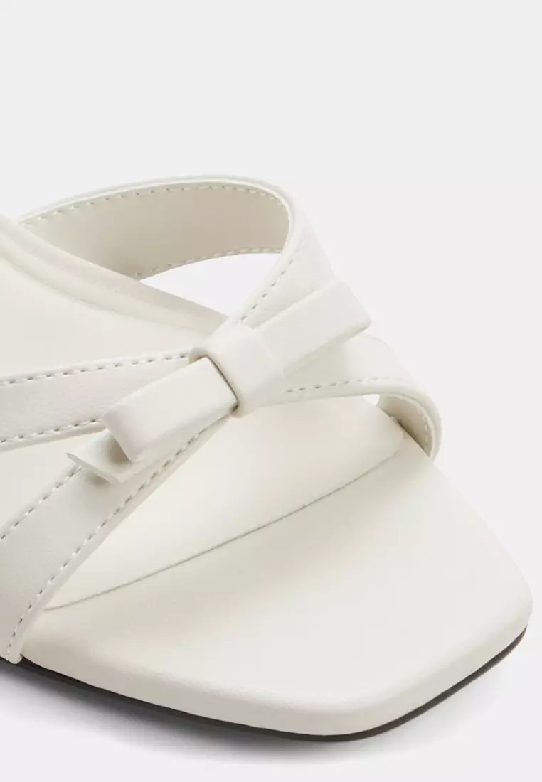Leesia Heels