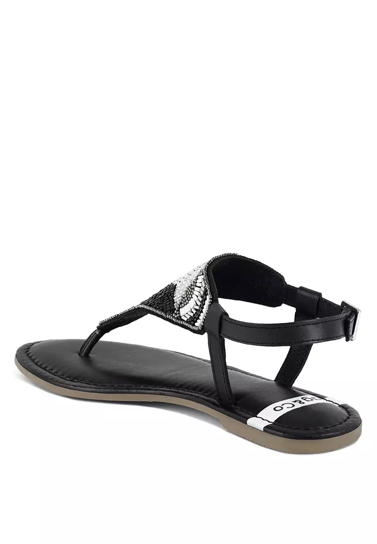 Sandal Datar dengan Gesper Pin dan Manik-manik Warna Hitam