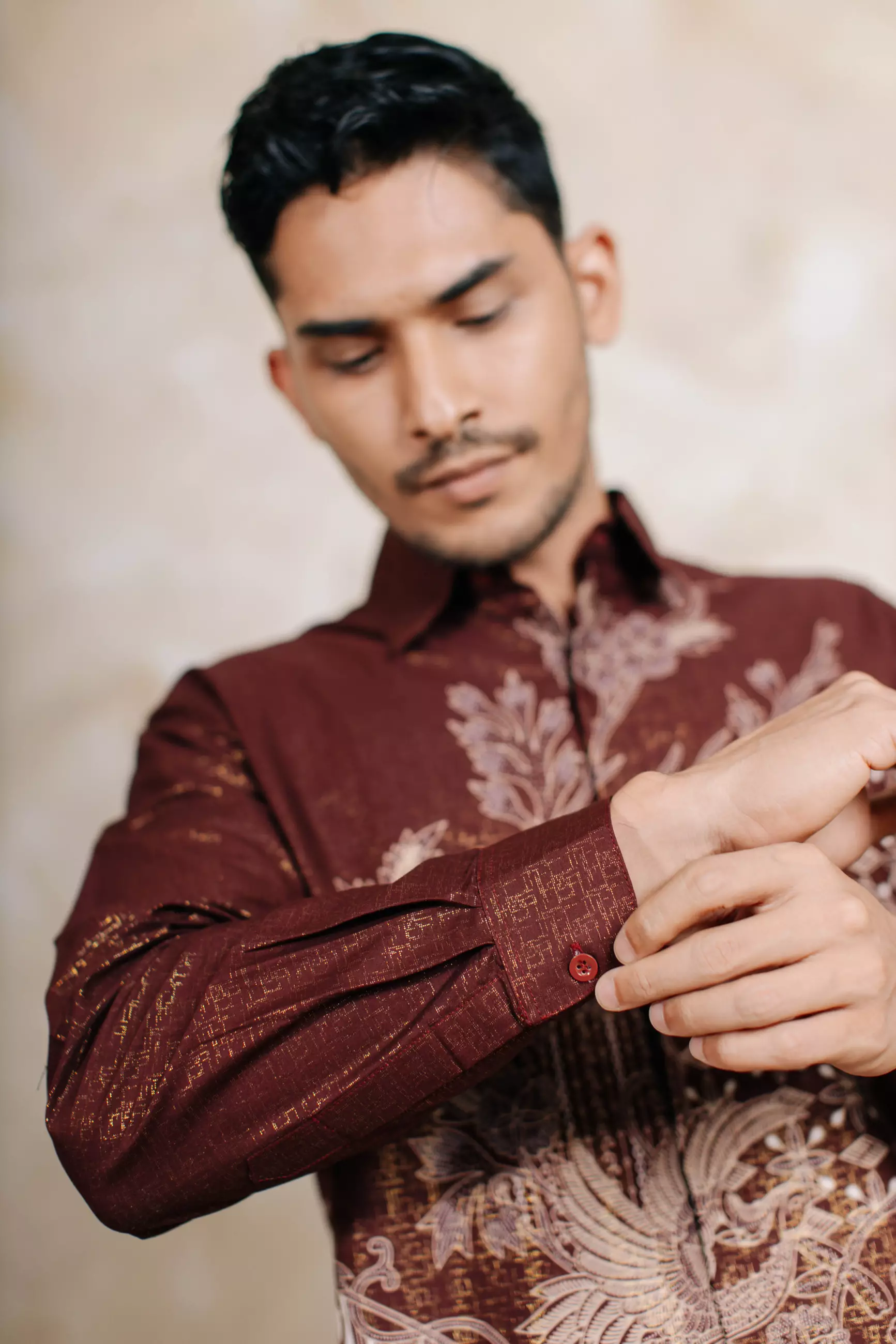 Amarta Maroon Kemeja Pria  Panjang Regular Fit Furing Foil