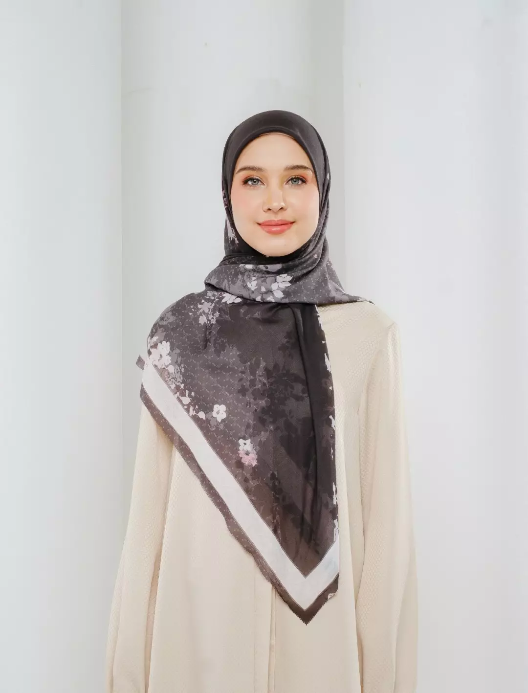 Linzy Printed Scarf Black | Hijab Kerudung Segi Empat Motif