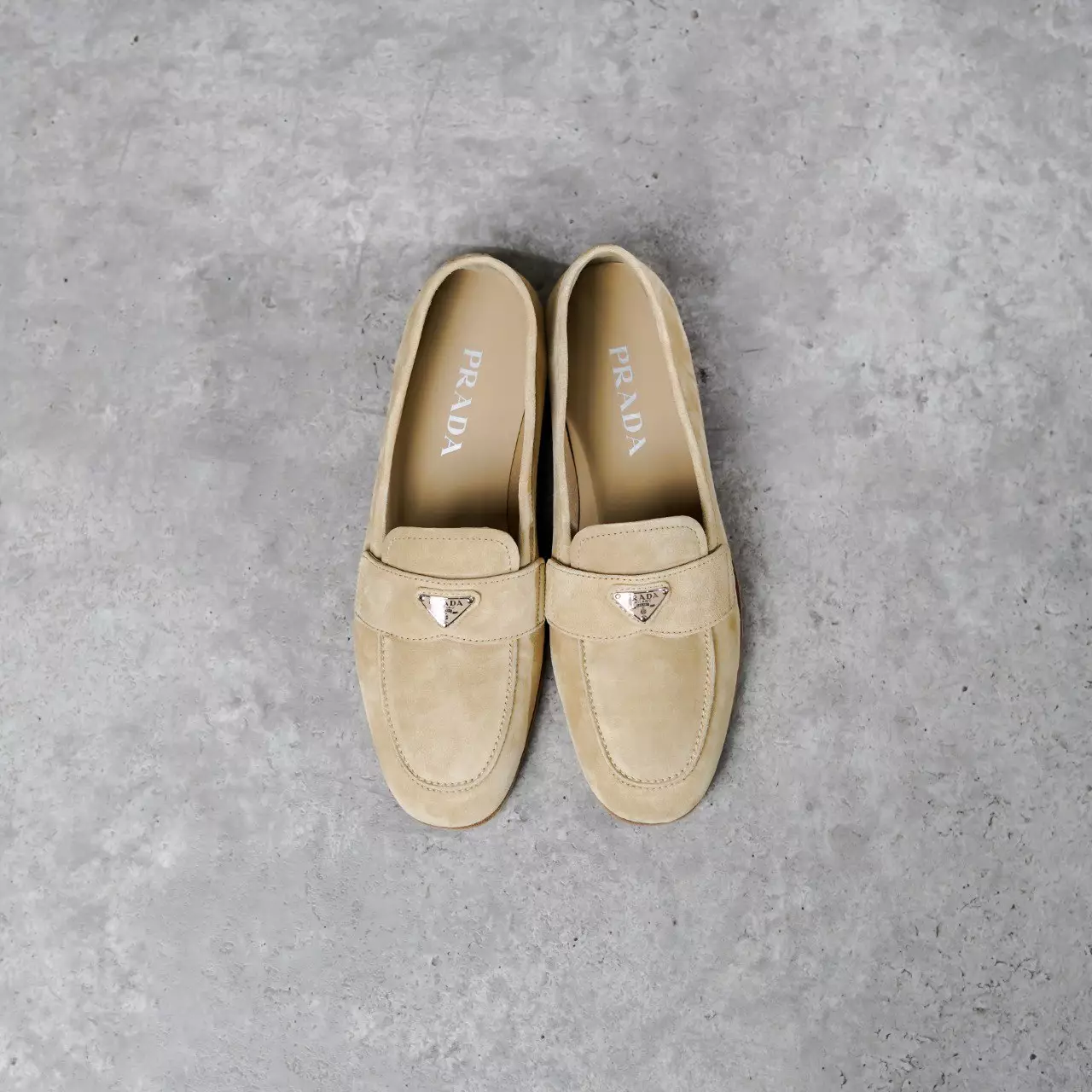 Sepatu PRADA TRIANGLE SUEDE ECRU BEIGE LOAFERS 100% ORIGINAL