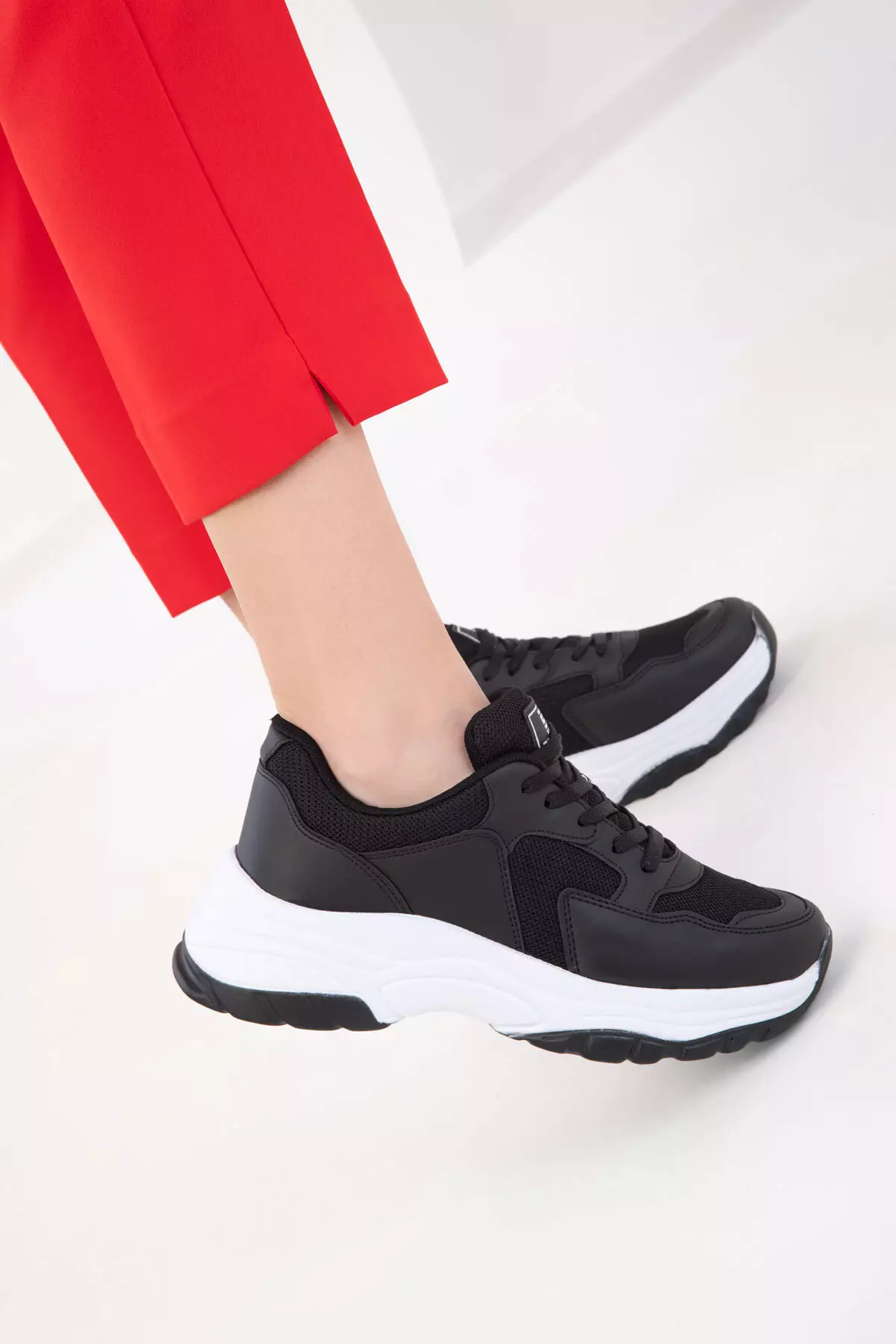 Black Women's Sneaker 20590