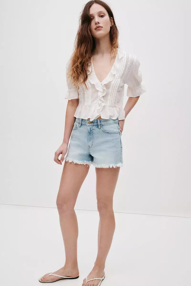 Frayed denim shorts