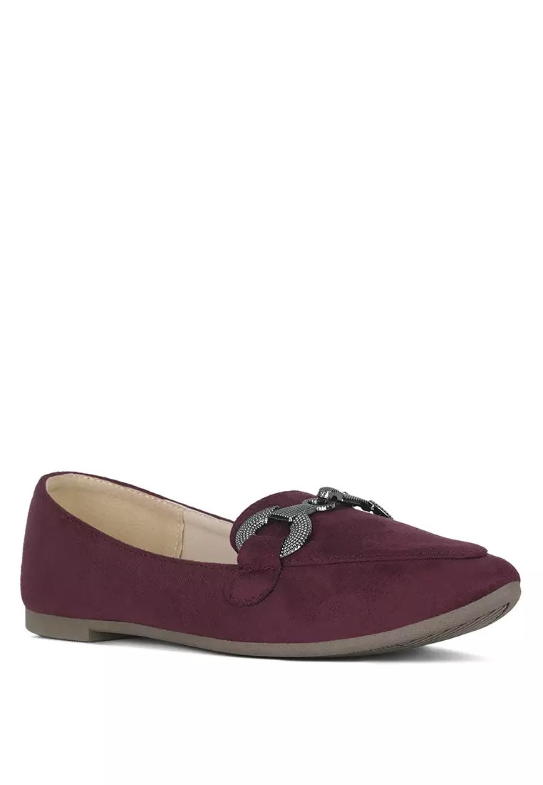 Sepatu Loafer Fleksibel Detail Horsebit dalam warna Burgundy