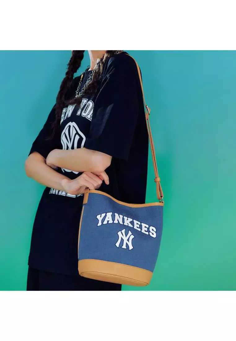 MLB BASIC LETTERING CANVAS BUCKET BAG NEW YORK YANKEES 2025