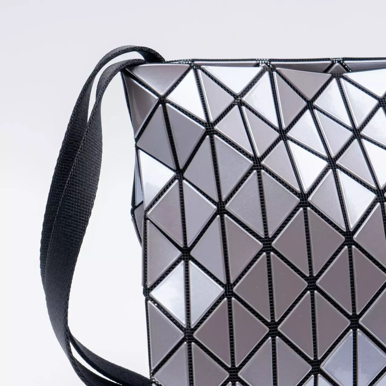 [4.4PRIL KEJUTAN HARGA] Bao Bao Row Metallic Shoulder Bag Grey