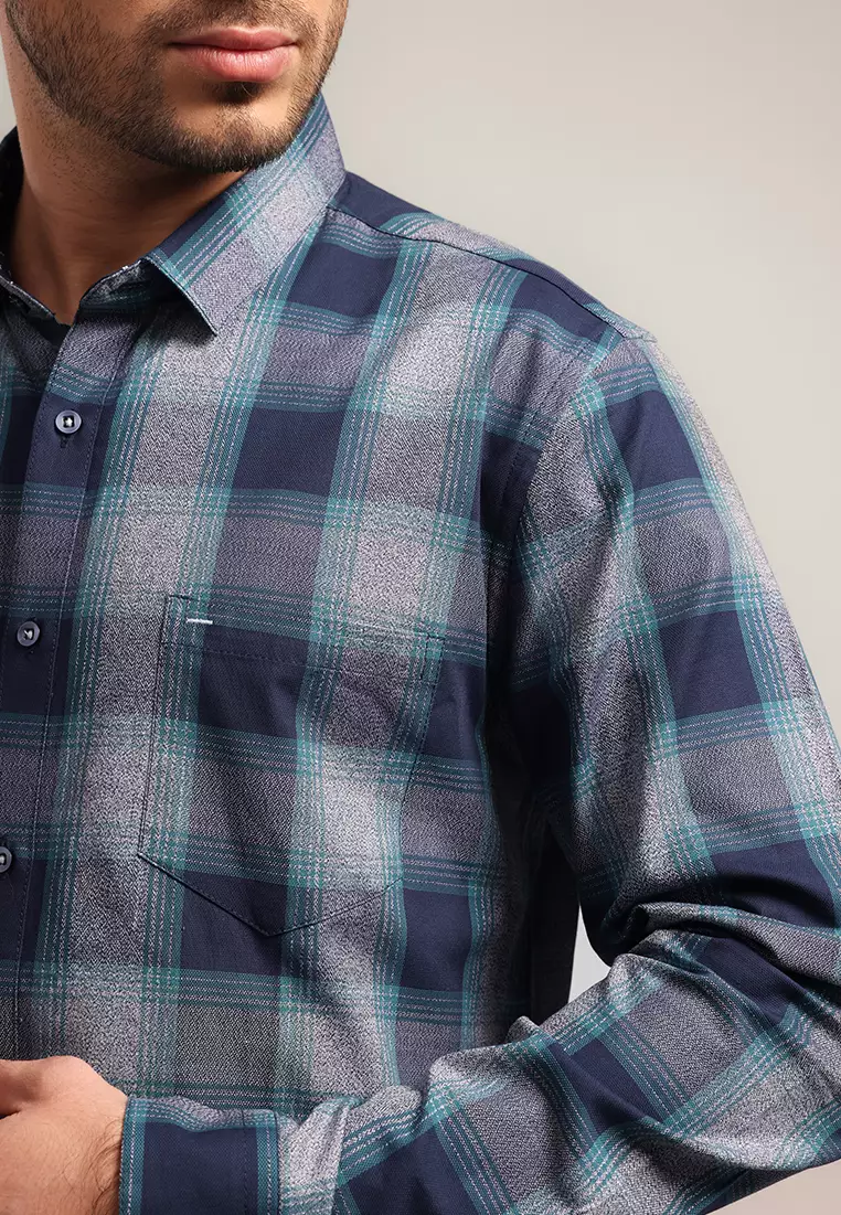 MOC - Kemeja Kotak-kotak Pria Lengan Panjang Keneth - White