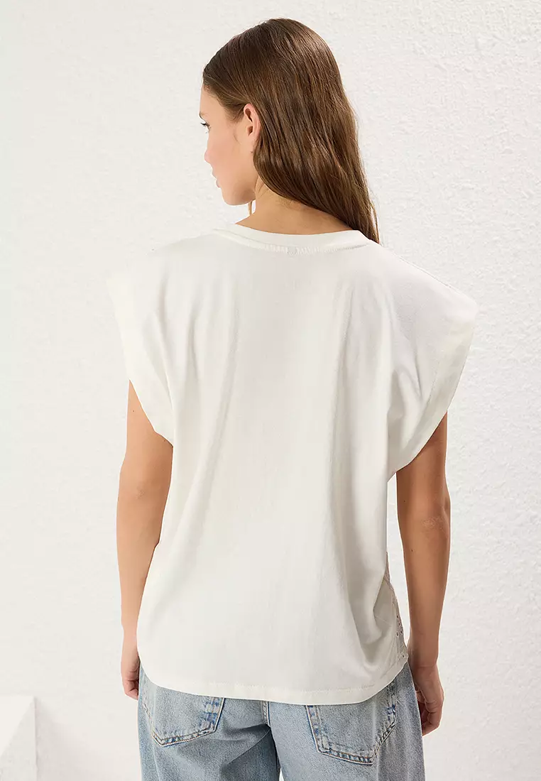 Ecru Embroidery Detail Relaxed Pattern Knitted T-Shirt