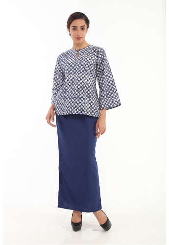 Kurung Kedah Batik Moden From Amar Amran In Navy Baju Kurung Moden Baju Kurung Moden