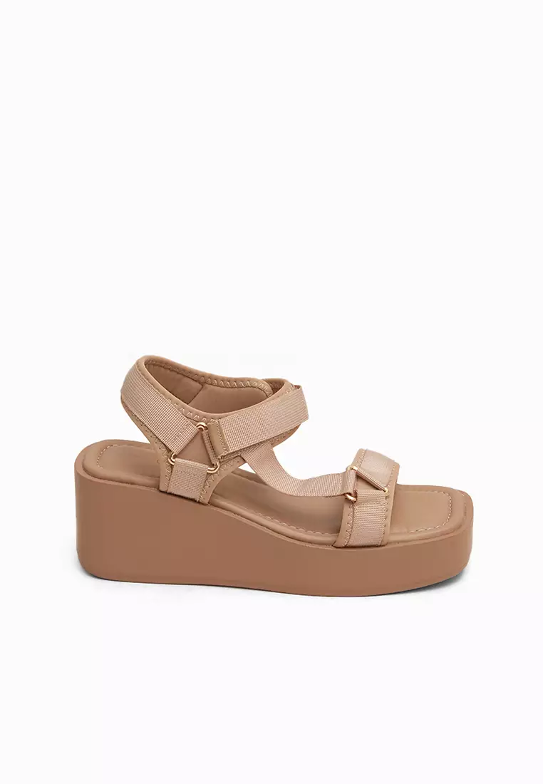 Discount on Cln  shoes - SKU: Barcelona Wedge Sandals