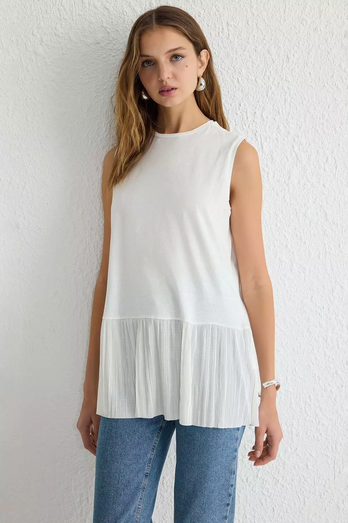Pleat Detail Sleeveless Knitted Top