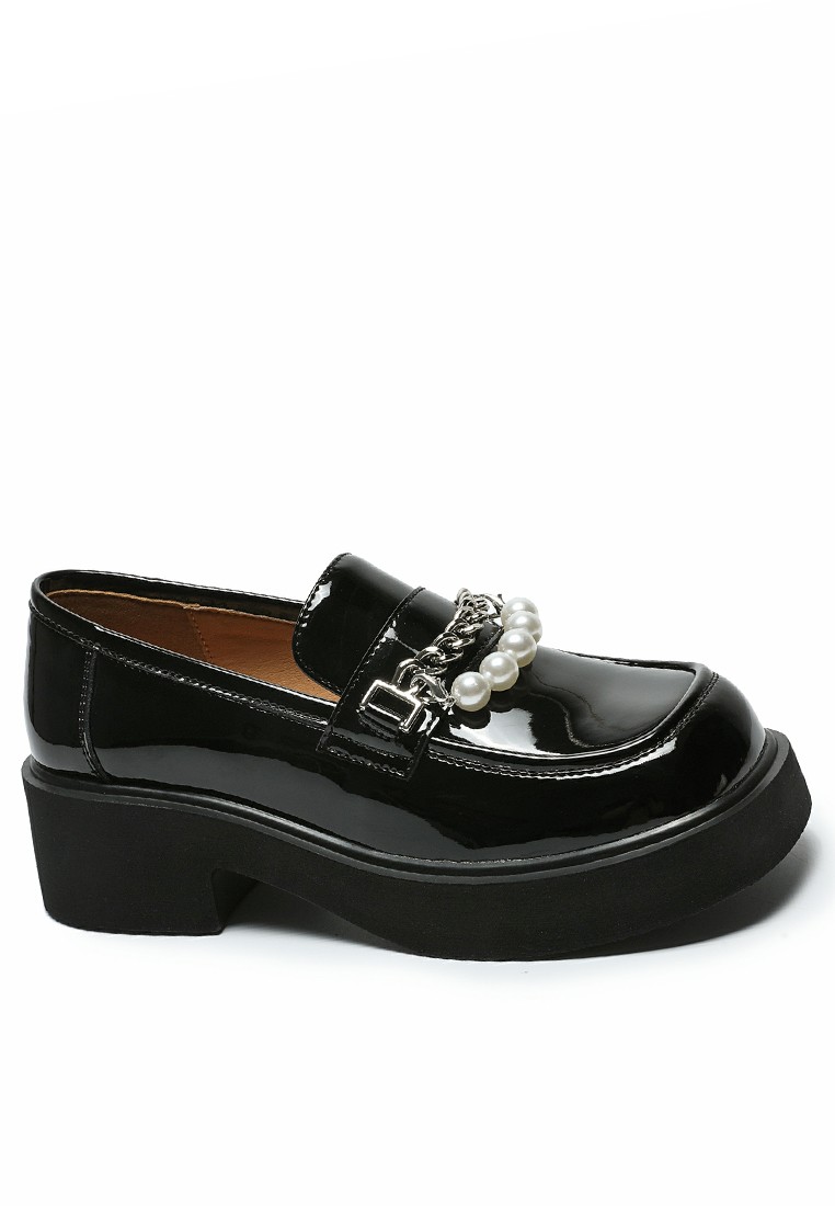 Leather Pearl Chain Loafers MZ0077