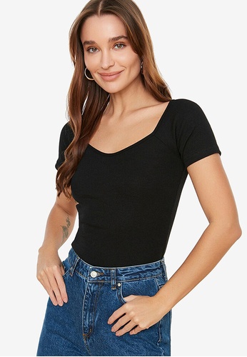 womens black fitted top