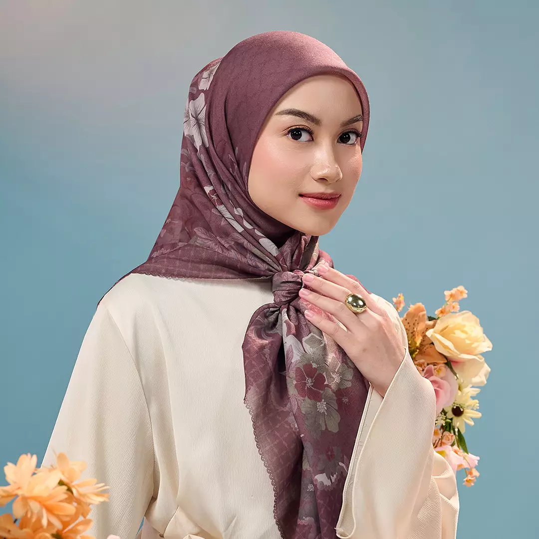 [INCLUDE HARD BOX] ZM Zaskia Mecca - Scarf Bunga Pertiwi Edisi Rasuna Said Maroon | Material Voal Alaska Premium | Hijab Motif Segi Empat