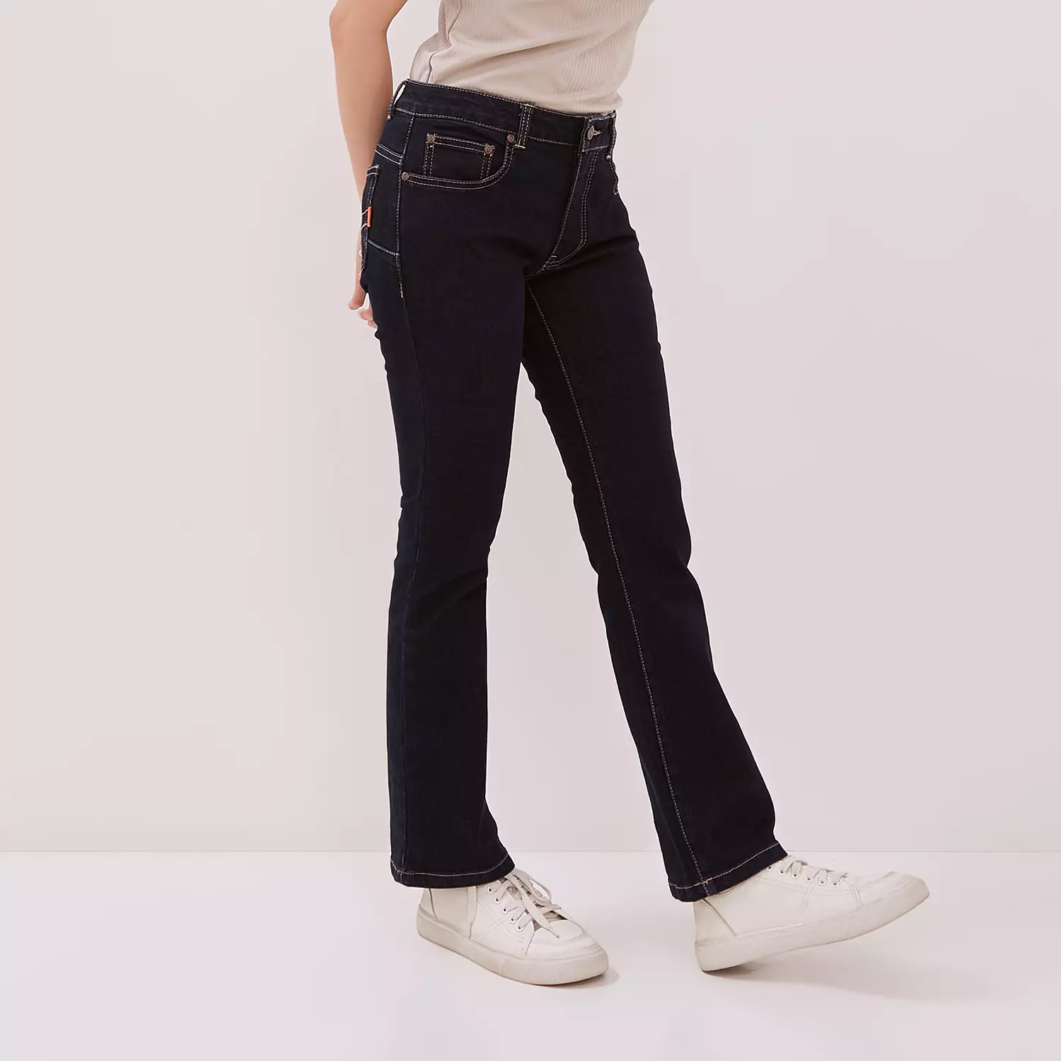 DUST Celana Mid Rise Bootcut Jeans Medium Dark Blue (D. 31308)