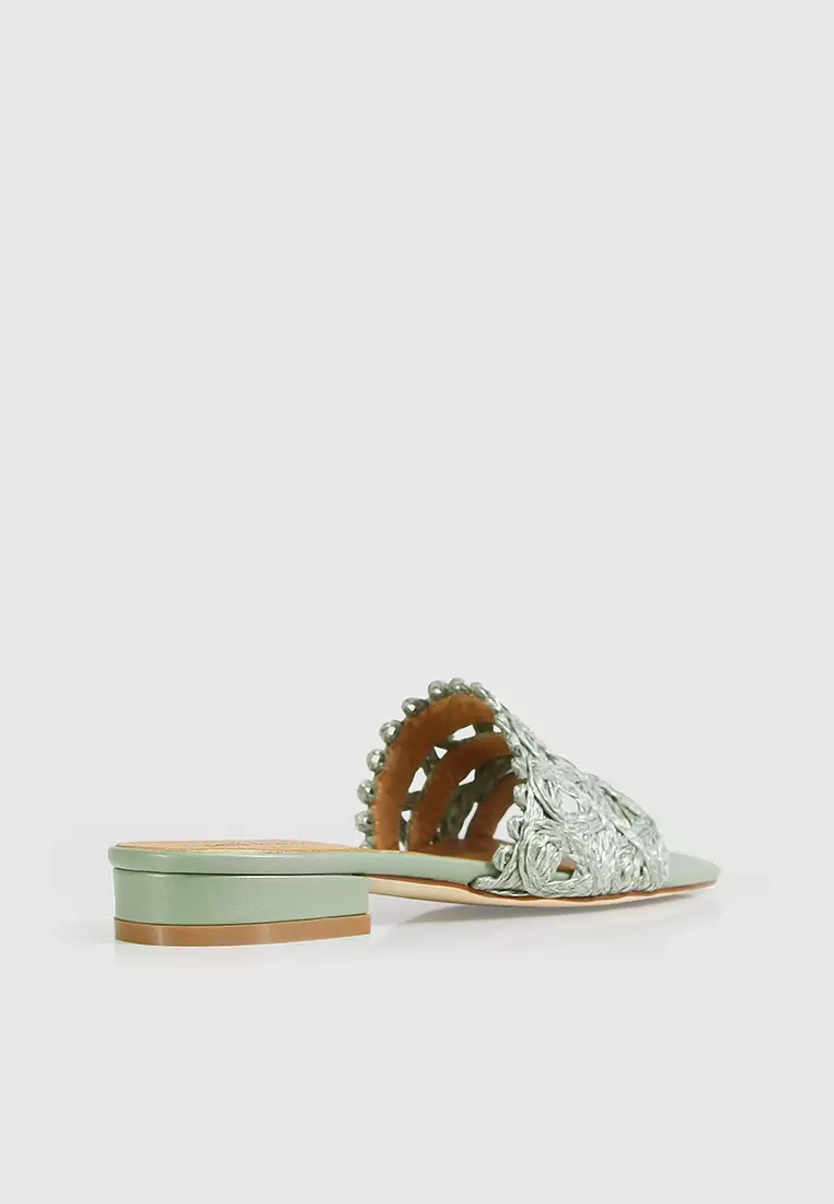 Raffia slide outlet