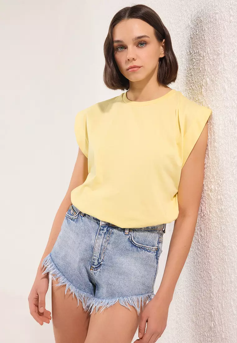 Light Yellow 100% Cotton Padded Look Basic Crew Neck Knitted T-Shirt TWOSS20TS0021