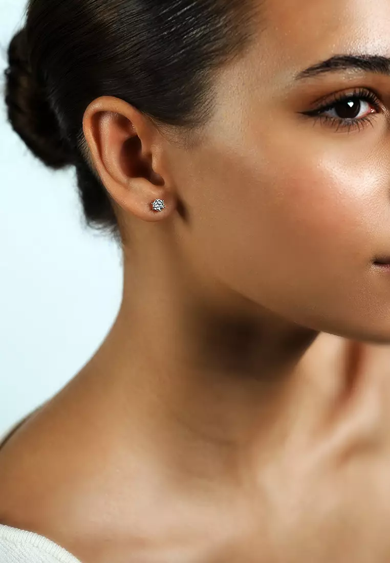 0.8ct TDW Round Lab Grown Diamond Prong Ear Studs in 18K White Gold D/E-VVS/VS