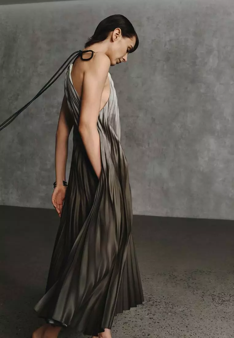 Buy Urban Revivo Halter Neck Metallic Pleated A-Line Maxi Dress 2026 Online