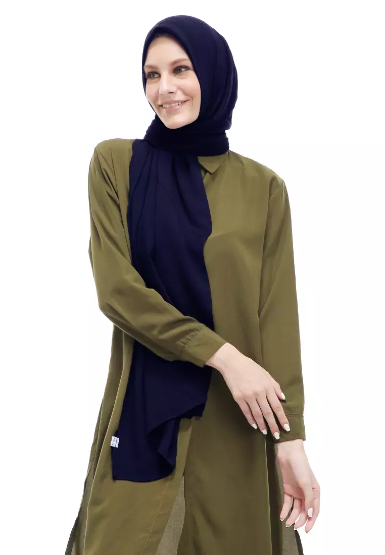 Sakilah Hijab Pashmina Ceruty Baby Doll Wanita Polos Relaxed Fit - Navy Blue