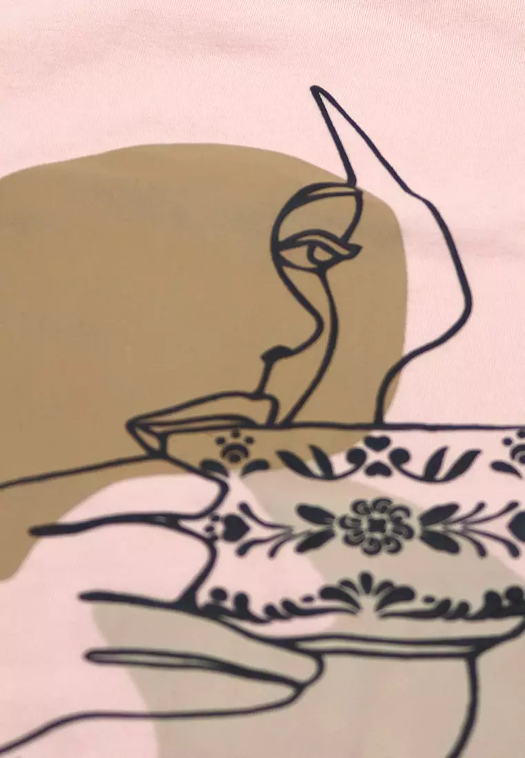 Ladie's Graphic T-shirt "Sippin' Tea"