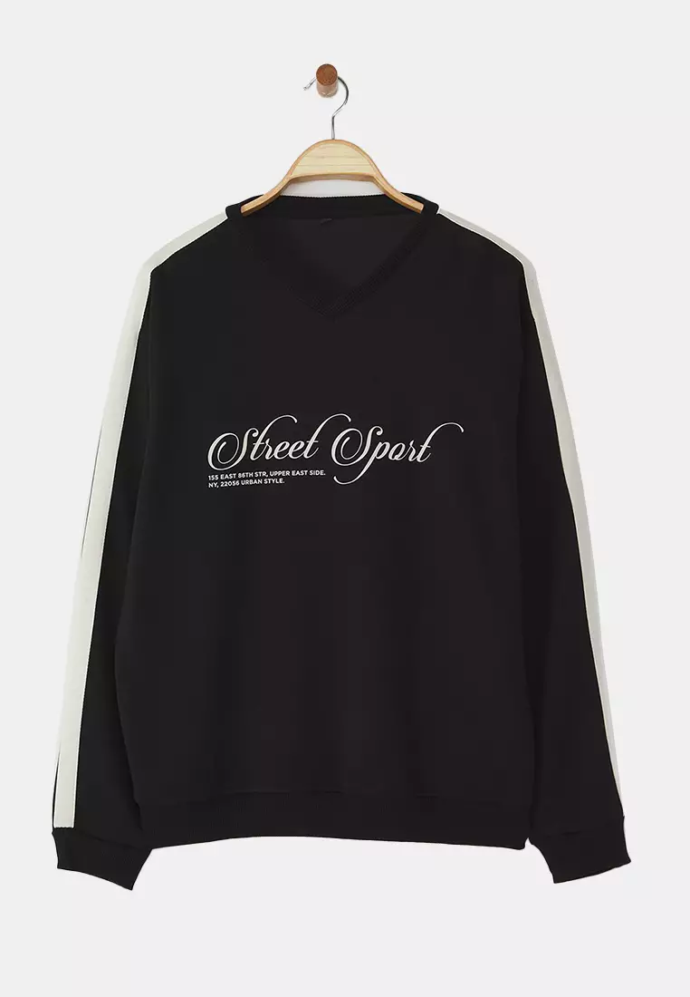 Black More Sustainable Oversize/Wide Cut V-Neck Text Printed Unshaded Sweatshirt Tmnaw25Sw00208