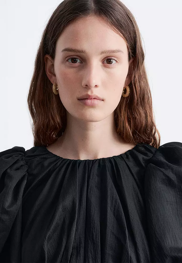 荷葉邊泡泡袖上衣