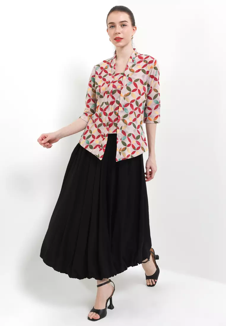 Kebaya Kutu Baru 3/4-length Sleeves