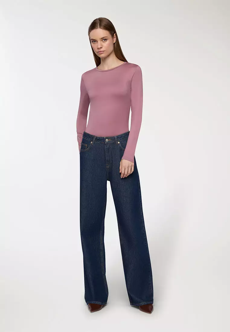 Woman Long-Sleeved T-Shirt